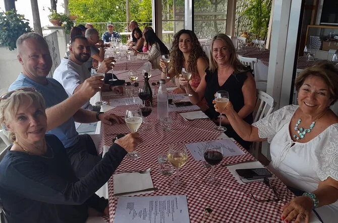 Kleingruppen-Fahrt mit Weinmittagessen in Ravello